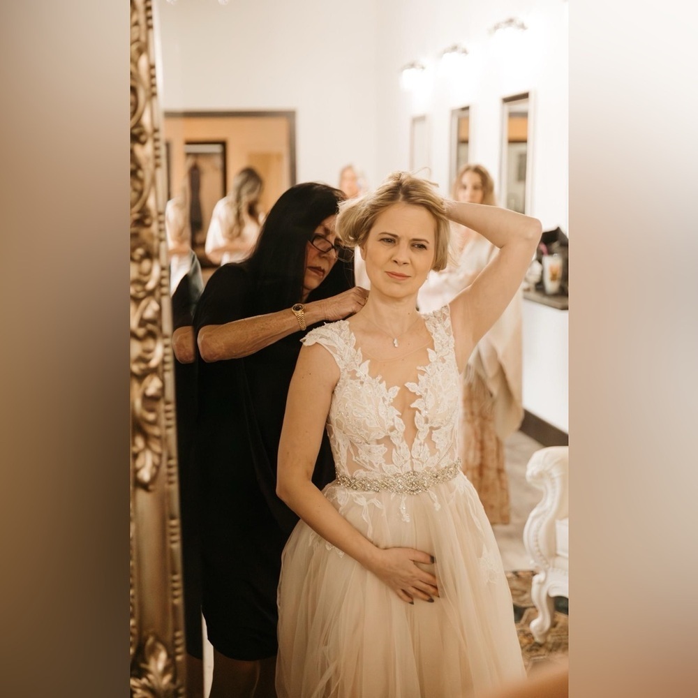 GALINA SIGNATURE
illusion plunge lace appliqued wedding dress​​​ - Picture 7 of 8